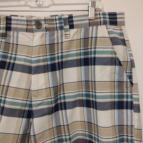 Croft & Barrow - Men's Plaid Chino Shorts - Picture 4 of 12